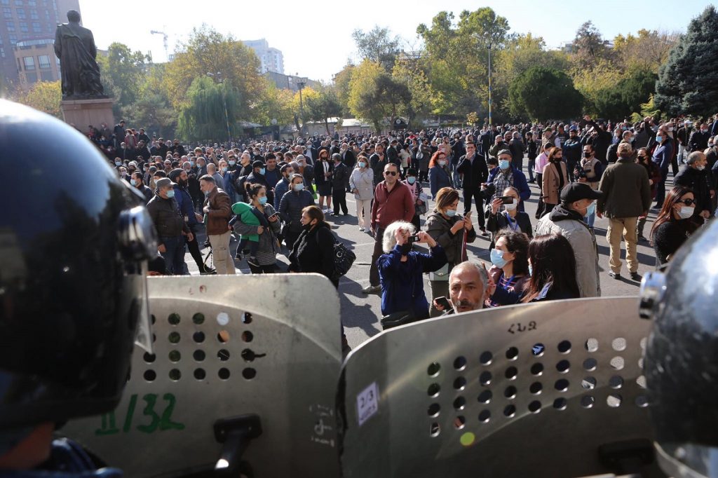 Ընդվզումը վերածուեցաւ հակաՓաշինեանական ցոյցի